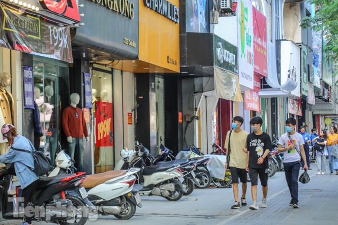 Nơi chen nhau, nơi lác đác vài khách trong ngày Black Friday - ảnh 5