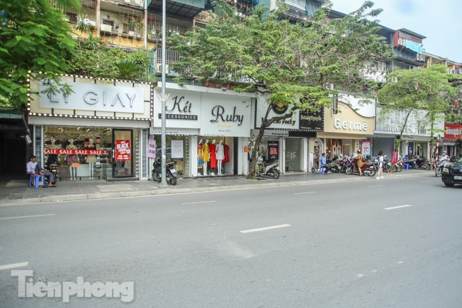 Nơi chen nhau, nơi lác đác vài khách trong ngày Black Friday - ảnh 6