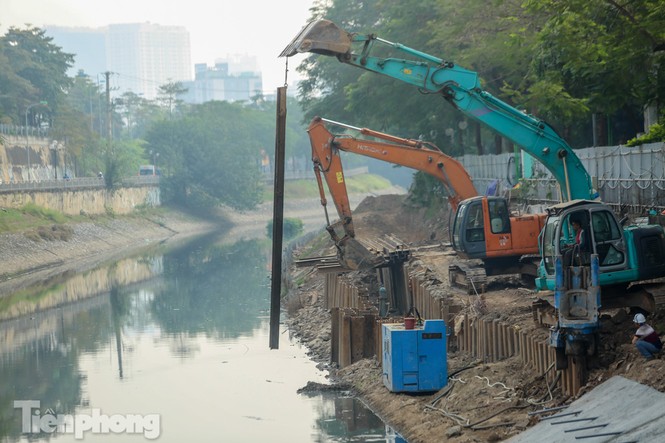 Cận cảnh ống cống gom nước thải sắp 'giải cứu' sông Tô Lịch - ảnh 7