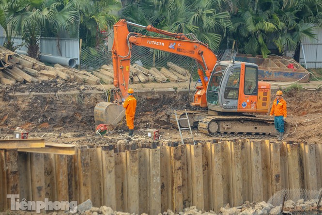 Cận cảnh ống cống gom nước thải sắp 'giải cứu' sông Tô Lịch - ảnh 10