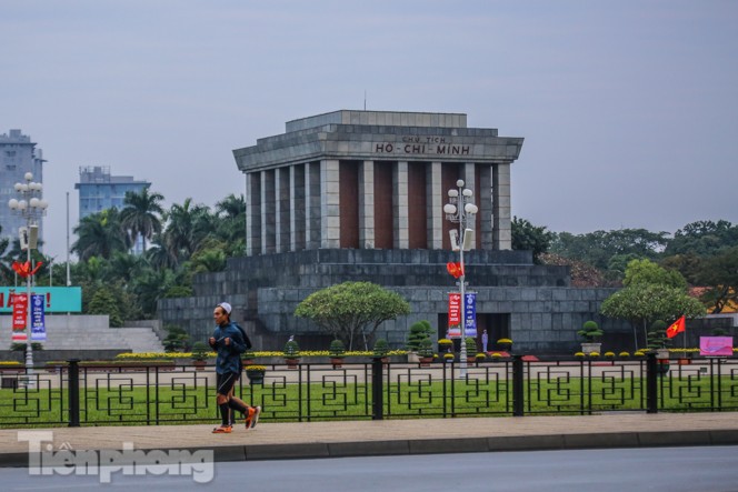 Hà Nội thanh bình trong buổi sáng cuối cùng năm 2020 - ảnh 13
