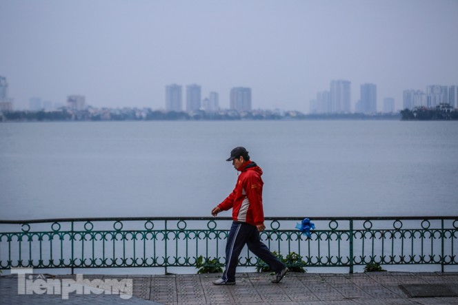 Hà Nội thanh bình trong buổi sáng cuối cùng năm 2020 - ảnh 14