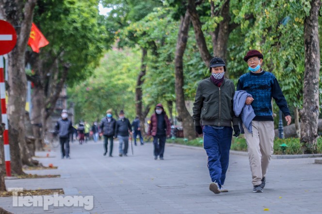 Hà Nội thanh bình trong buổi sáng cuối cùng năm 2020 - ảnh 3