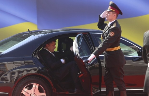Tân Tổng thống Ukraine nói gì với Nga về Crimea? - ảnh 1