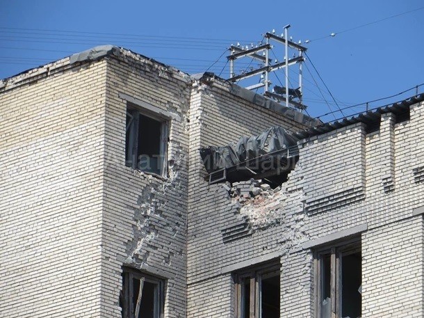 Sloviansk tan hoang sau cuộc pháo kích của quân đội Ukraine - ảnh 10