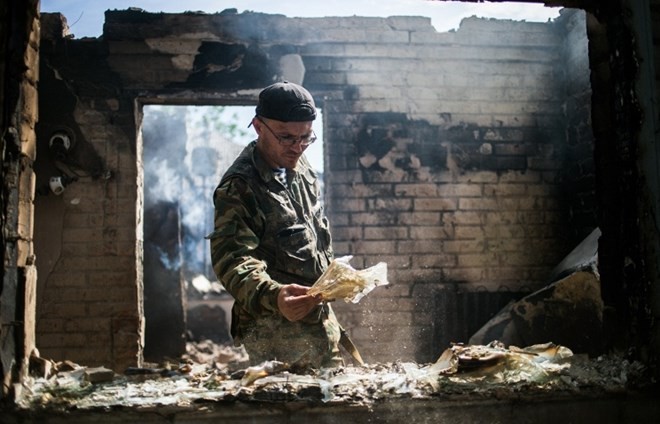 Sloviansk tan hoang sau cuộc pháo kích của quân đội Ukraine - ảnh 11