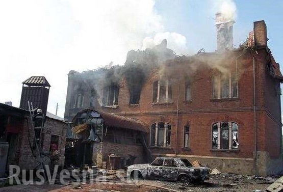 Sloviansk tan hoang sau cuộc pháo kích của quân đội Ukraine - ảnh 1