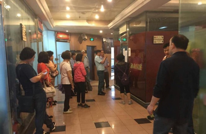 Thân nhân vụ chìm tàu ở Trung Quốc vật vã ngóng tin - ảnh 10