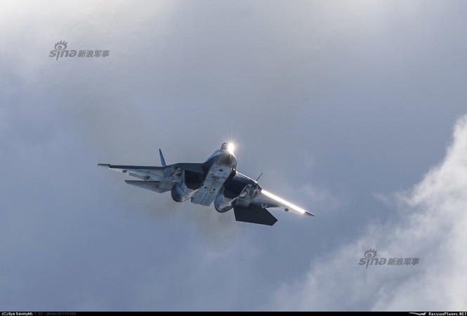 Tiêm kích J-20 Trung Quốc so đọ với siêu chiến đấu cơ T-50 Nga - ảnh 7