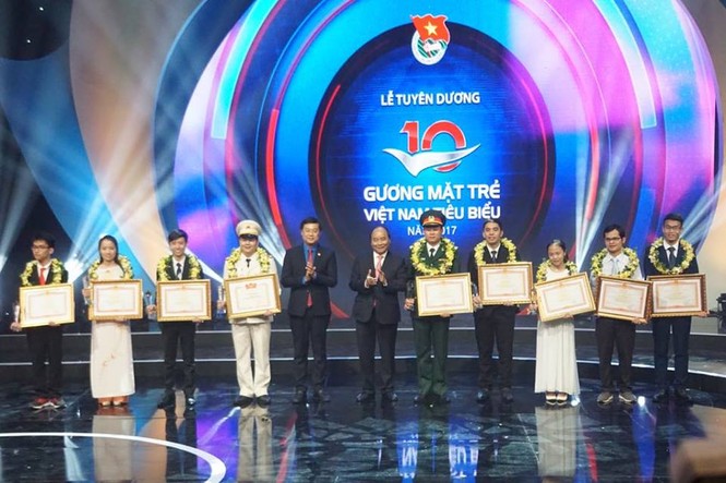 Thủ tướng trao giải thưởng Gương mặt trẻ Việt Nam tiêu biểu năm 2017 - ảnh 6