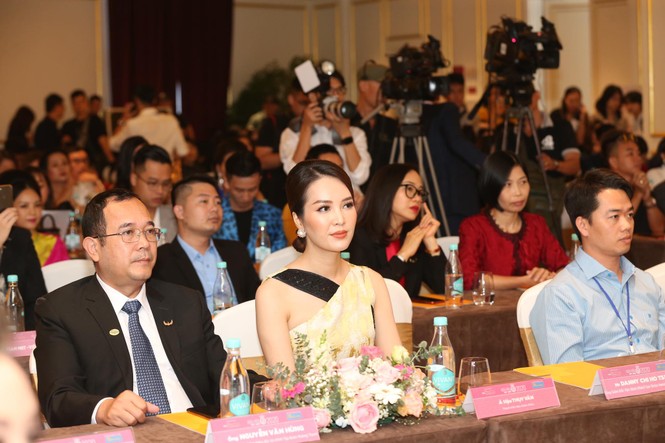 Top 60 thí sinh khoe sắc tại họp báo Vòng Bán kết toàn quốc Hoa hậu Việt Nam 2020 - ảnh 18