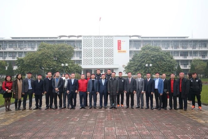 Giọt máu ấm giữa ngày đông lạnh - ảnh 73