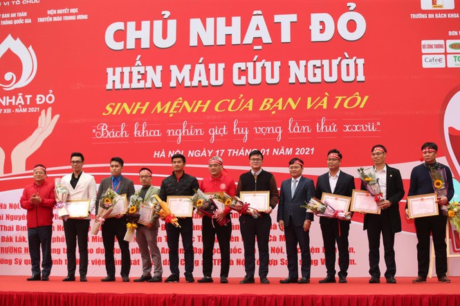 Giọt máu ấm giữa ngày đông lạnh - ảnh 21