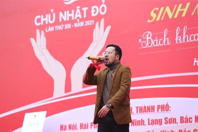 Hoa hậu Đỗ Thị Hà phấn khích cổ vũ hết mình rapper Rica - ảnh 3