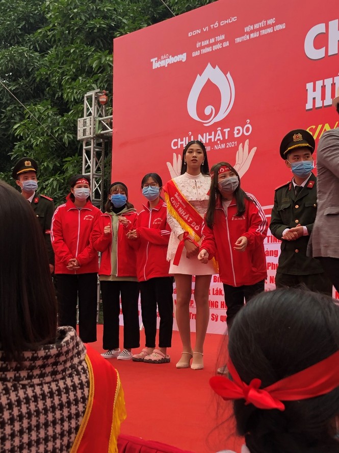 Người đẹp Hoa Hậu Việt Nam hào hứng chơi trò 'kiếm gấu' của Xuân Bắc - ảnh 5