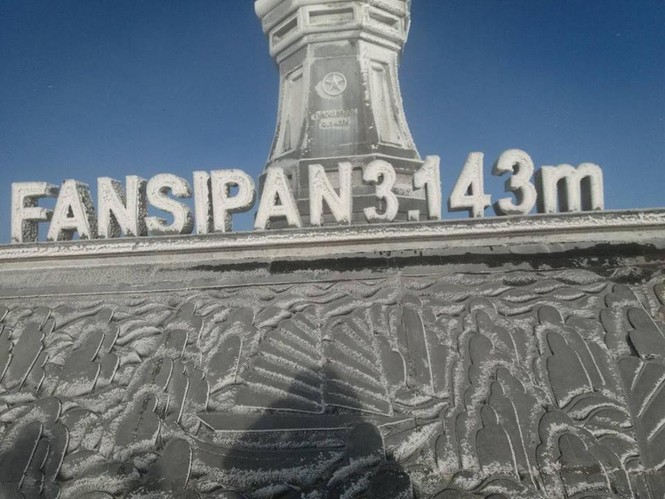Băng tuyết bao phủ trên đỉnh Fansipan - ảnh 3