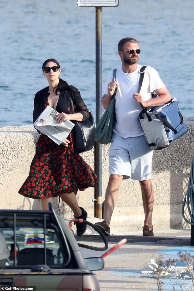 'Tượng đài nhan sắc Ý' Monica Bellucci trẻ đẹp, sexy ngỡ ngàng ở tuổi 54 - ảnh 2