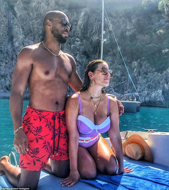 Siêu mẫu ngoại cỡ Ashley Graham không thể nóng bỏng hơn với áo tắm - ảnh 4