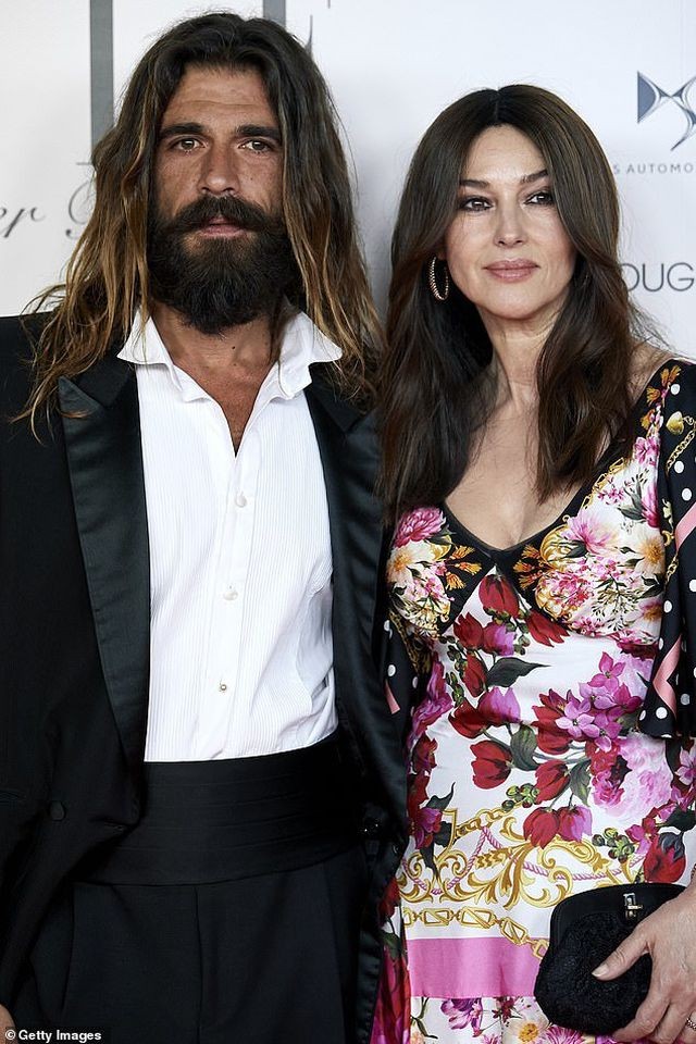 'Người đàn bà đẹp' Monica Bellucci nóng bỏng ngỡ ngàng ở tuổi 55 - ảnh 11