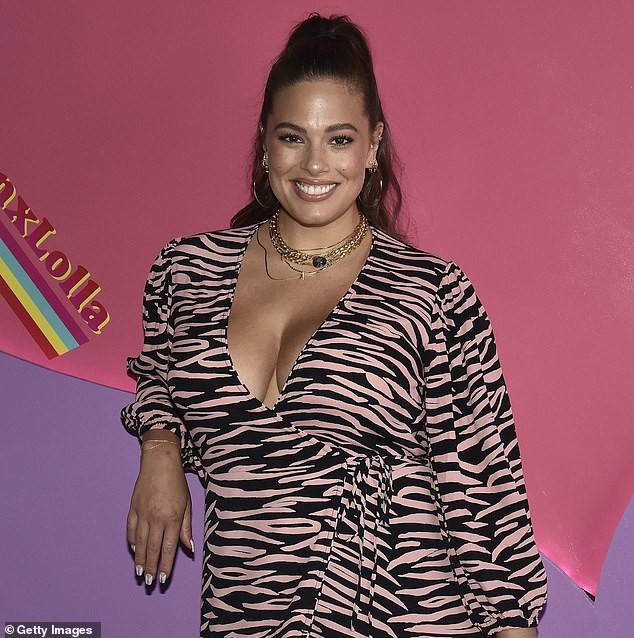 Siêu mẫu ngoại cỡ Ashley Graham phô ngực đầy nóng bỏng - ảnh 3