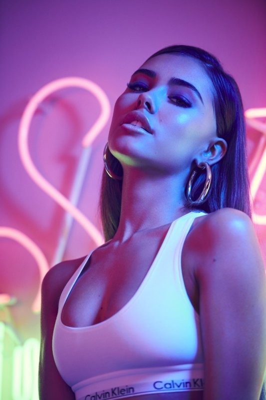 Vóc dáng sexy đầy khiêu khích của ca sĩ Mỹ tham gia MV Sơn Tùng M-TP - ảnh 4