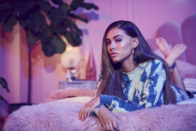 Vóc dáng sexy đầy khiêu khích của ca sĩ Mỹ tham gia MV Sơn Tùng M-TP - ảnh 6