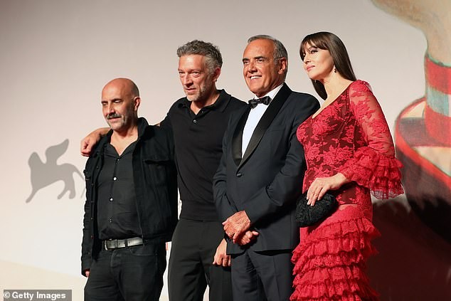 Minh tinh Monica Bellucci xinh đẹp không tuổi trên thảm đỏ LHP Venice - ảnh 10