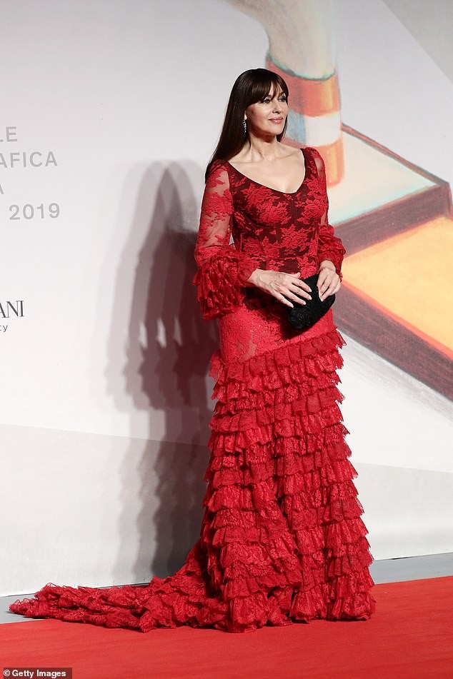Minh tinh Monica Bellucci xinh đẹp không tuổi trên thảm đỏ LHP Venice - ảnh 5