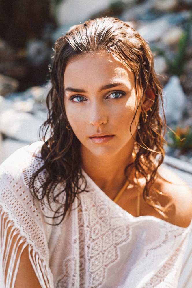 Chân dài 9x Rachel Cook đẹp mê mẩn với áo tắm - ảnh 5