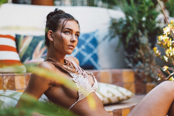 Chân dài 9x Rachel Cook đẹp mê mẩn với áo tắm - ảnh 7