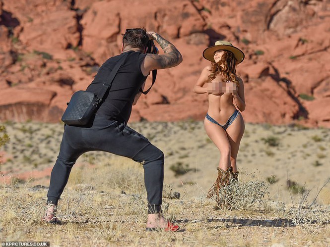 Demi Rose lại cởi đồ, chụp ảnh bán nude khoe đường cong 'chết người' - ảnh 3
