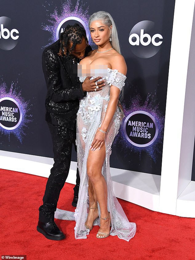 Cặp đôi hành động gợi dục phản cảm ở American Music Awards 2019 - ảnh 1
