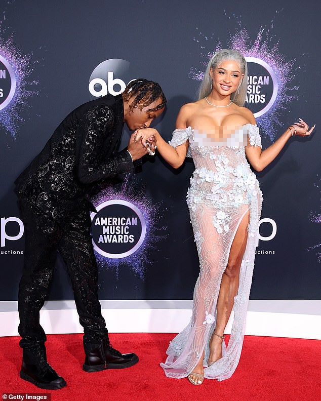 Cặp đôi hành động gợi dục phản cảm ở American Music Awards 2019 - ảnh 7