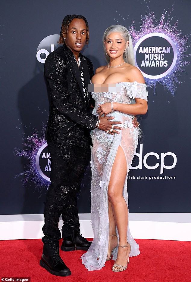 Cặp đôi hành động gợi dục phản cảm ở American Music Awards 2019 - ảnh 8