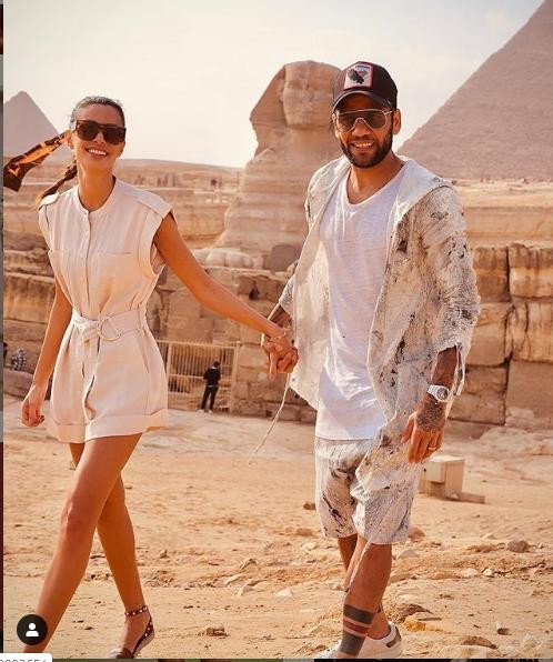 Bà xã hậu vệ Dani Alves khoe dáng siêu mẫu nuột nà với chiều cao 1m80 - ảnh 6