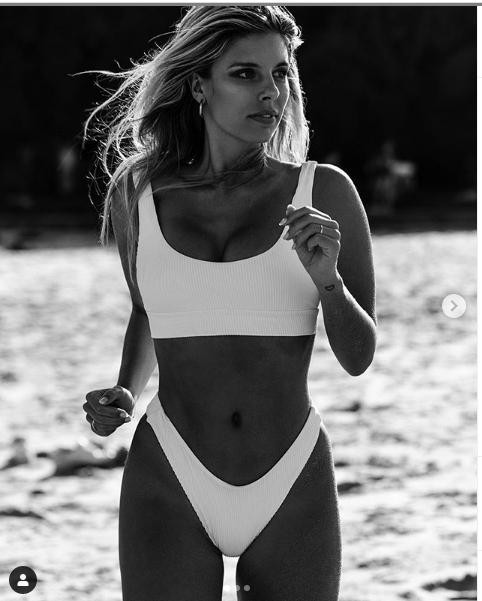 Đường cong 'bỏng rẫy' của siêu mẫu 9x Natasha Oakley - ảnh 3