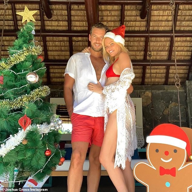 Mặc bikini nhảy Jingle Bell Rock, siêu mẫu Úc gây 'bão' cộng đồng mạng - ảnh 4