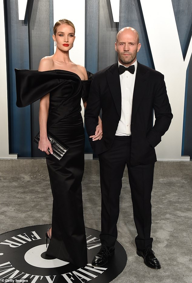 Bạn gái vai trần sexy đẹp đôi bên 'Người vận chuyển' Jason Statham - ảnh 6