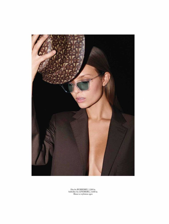'Thiên thần nội y' Josephine Skriver chụp ngực trần trên tạp chí - ảnh 4