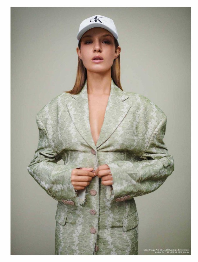 'Thiên thần nội y' Josephine Skriver chụp ngực trần trên tạp chí - ảnh 5