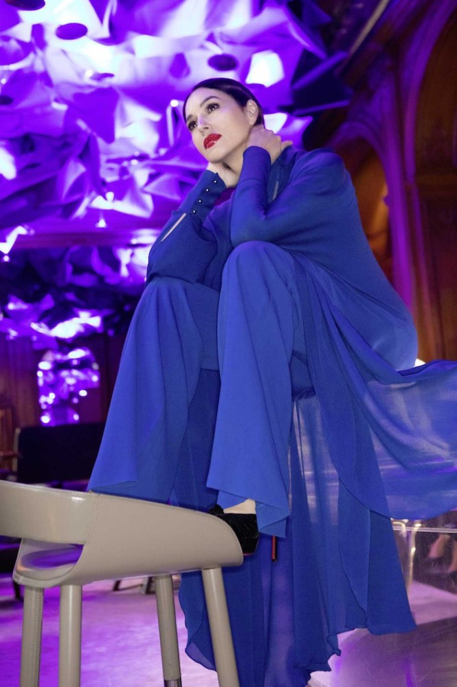 'Tượng đài nhan sắc' Monica Bellucci đẹp không tưởng ở tuổi 56 - ảnh 6