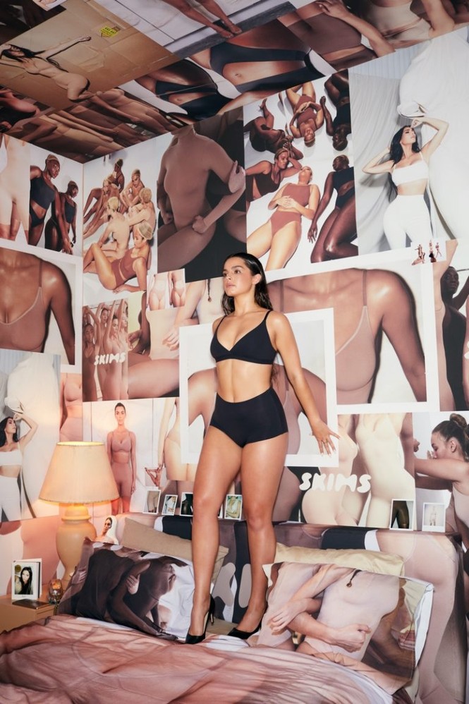 Kim Kardashian tung bộ ảnh siêu nóng bỏng kỷ niệm 1 năm ra mắt nội y SKIMS - ảnh 2