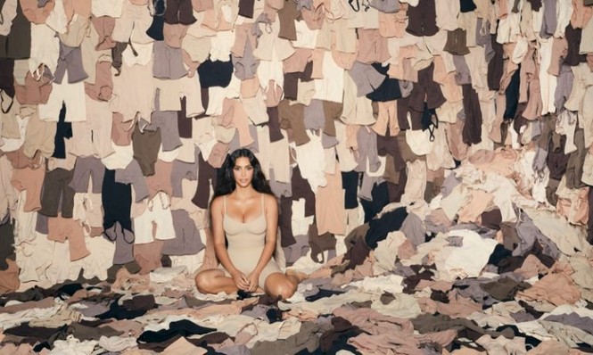 Kim Kardashian tung bộ ảnh siêu nóng bỏng kỷ niệm 1 năm ra mắt nội y SKIMS - ảnh 11