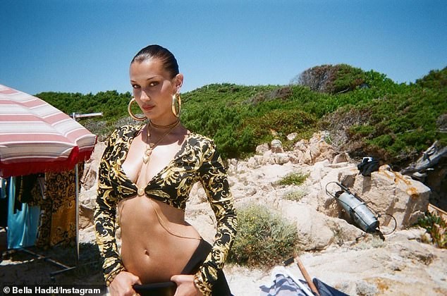 Hậu trường chụp ảnh quảng cáo siêu nóng bỏng của 'chân dài' đắt giá Bella Hadid - ảnh 1