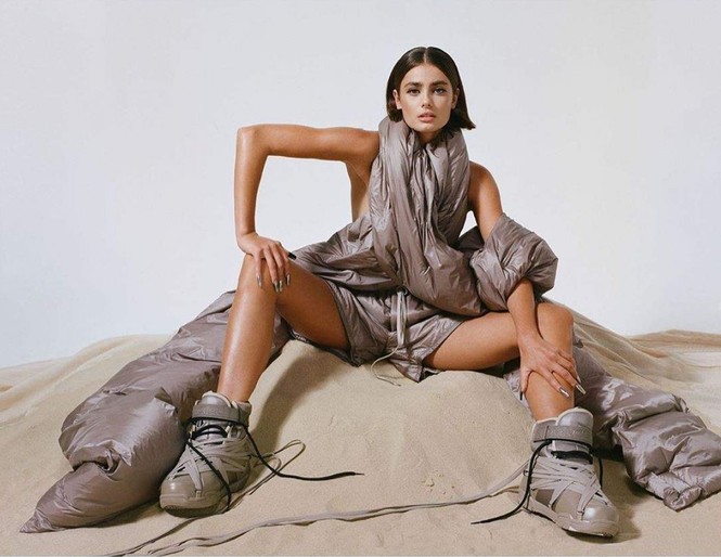 'Thiên thần nội y' Taylor Hill thần thái đẳng cấp siêu mẫu quốc tế, sexy đầy quyền lực - ảnh 3