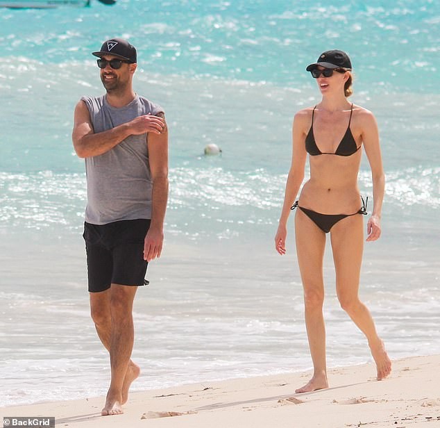 'Thiên thần nội y' Martha Hunt khoe dáng đẹp như tạc tượng với áo tắm nhỏ xíu - ảnh 4