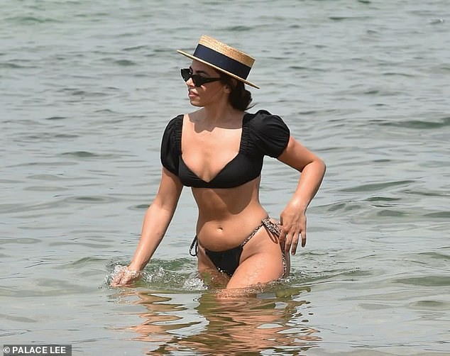 Francesca Allen khiến fan 'loạn nhịp' bởi quá sắc vóc quá hoàn hảo, nóng bỏng với bikini - ảnh 3