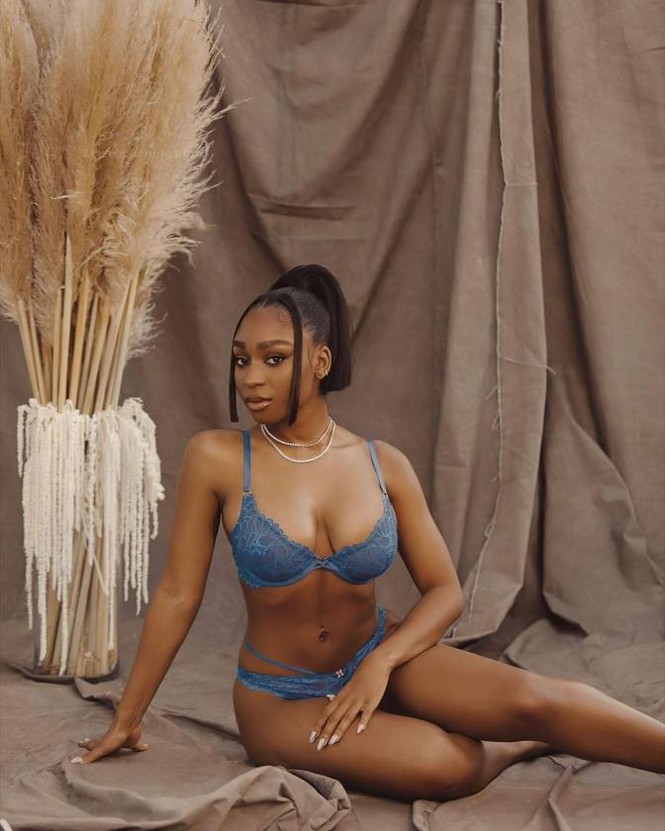 Vóc dáng tròn đầy nóng bỏng của Normani với nội y - ảnh 1