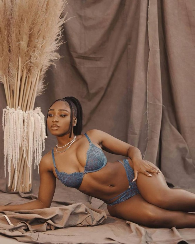 Vóc dáng tròn đầy nóng bỏng của Normani với nội y - ảnh 5