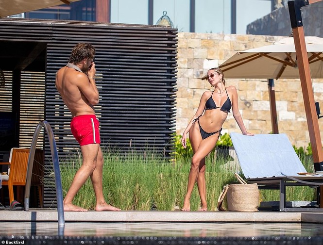 Delilah Belle Hamlin mặc bikini ngọt ngào quyến rũ, liên tục tình tứ bạn trai - ảnh 5